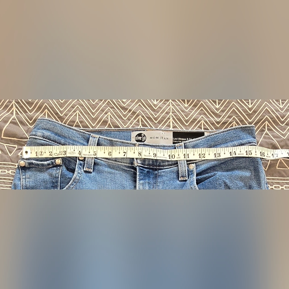Levi SilverTab Mom Distressed Jeans Size 29 - Picture 6 of 9